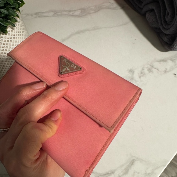 Pre loved Prada Wallet in pink - Picture 5 of 8